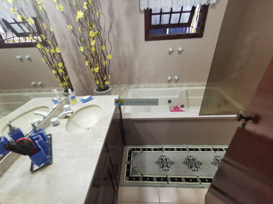 images_639752a6b67b7