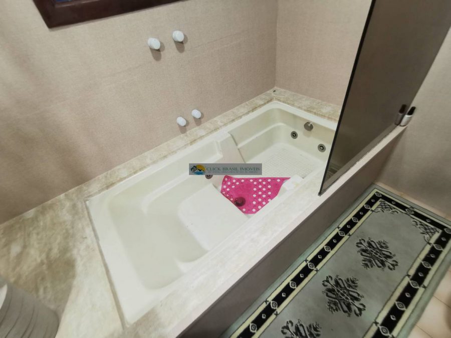 images_639752a706015