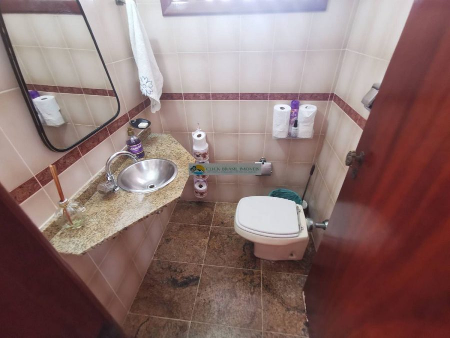 images_639752a9b4812